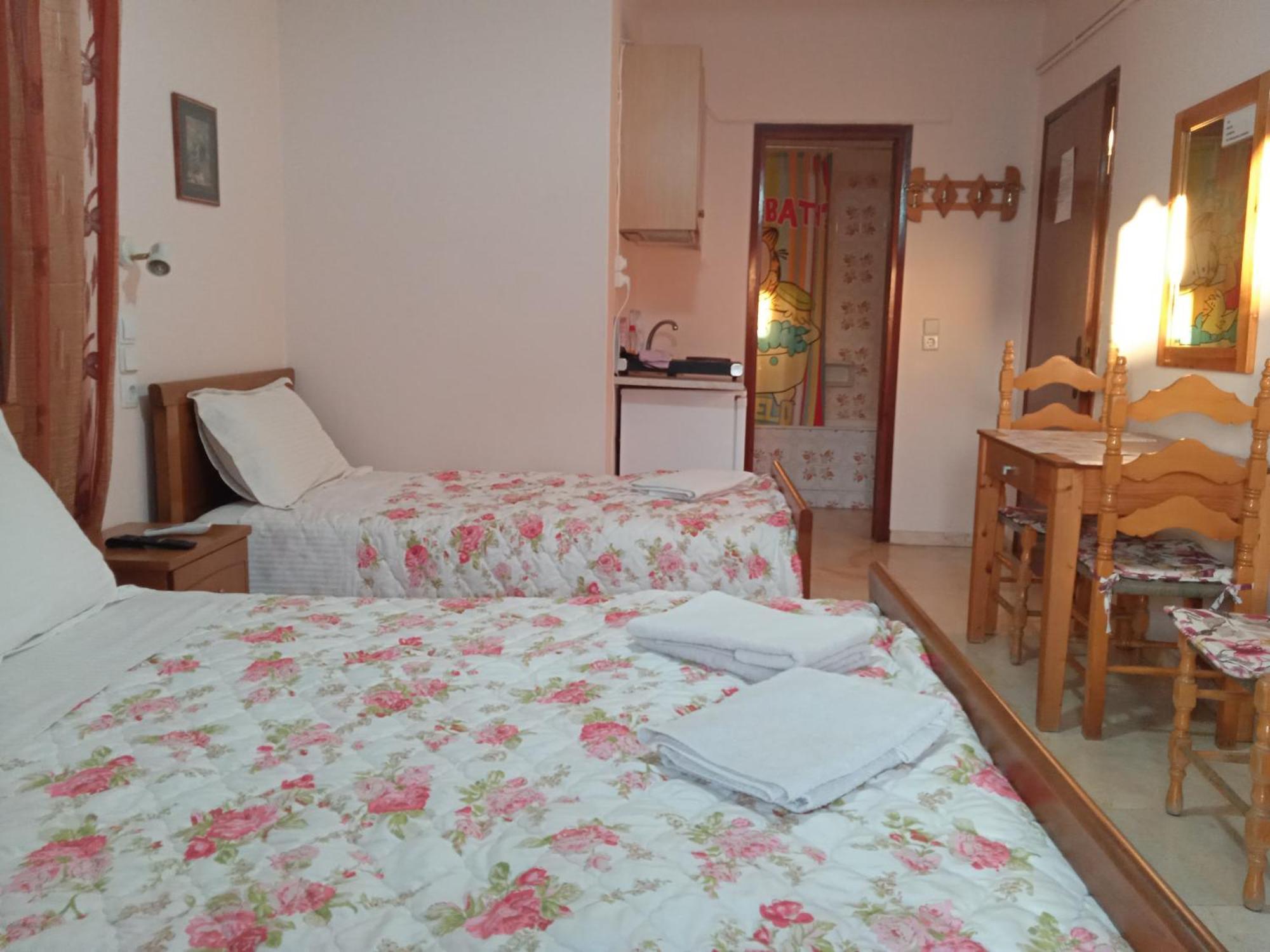 Dimitra Pentaliou Rooms Kamena Vourla Bilik gambar