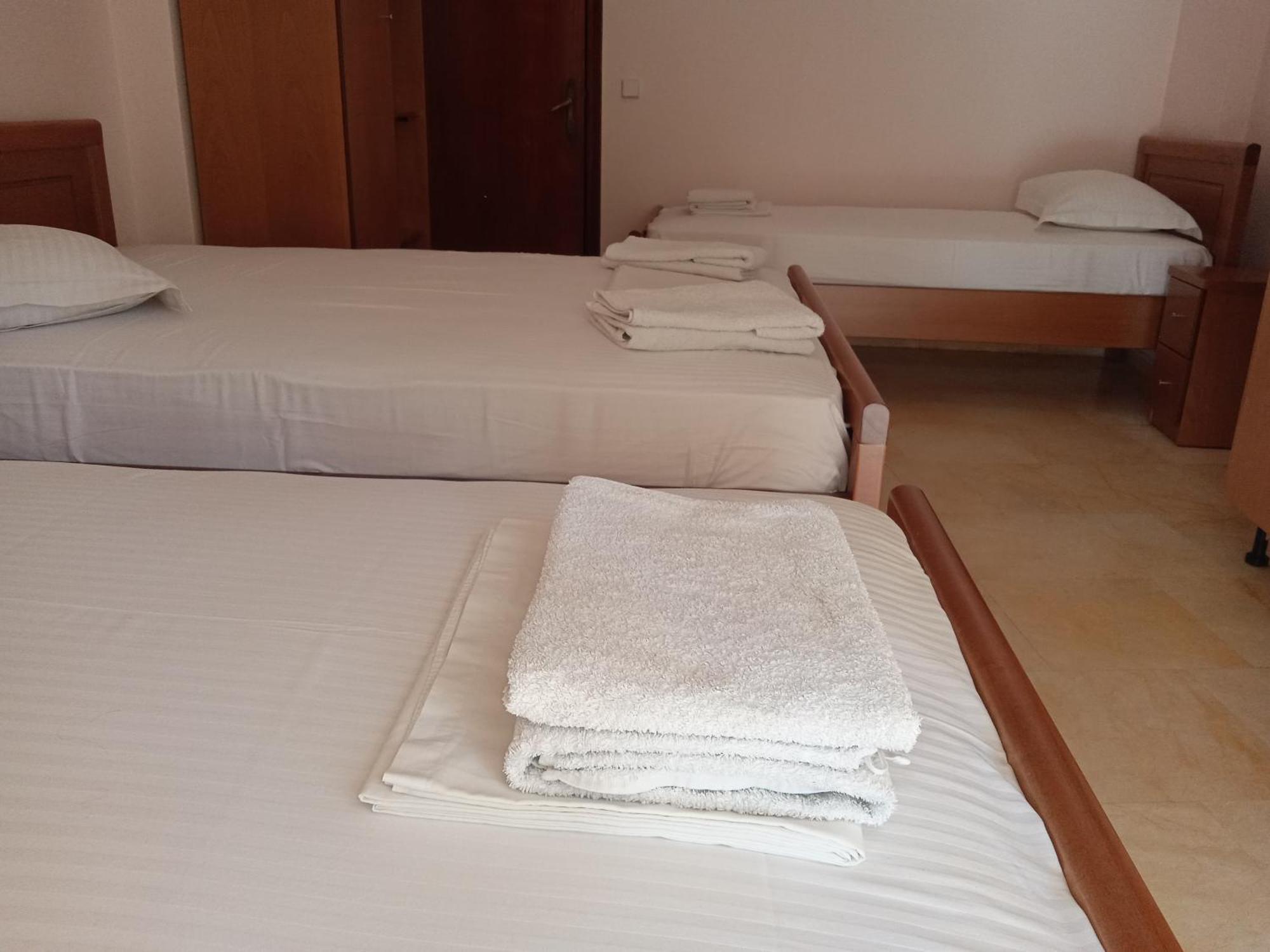 Dimitra Pentaliou Rooms Kamena Vourla Bilik gambar